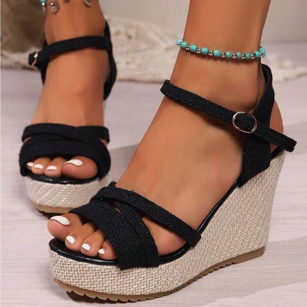 Nivea Black Espadrille Wedge Sandals NEW 🏷️